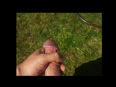 ❤️ Hete hottie laat zich in haar roze kutje neuken en spuitend klaarkomen in een zomerse tuin ❤️❌ Just porno at us ❌❤