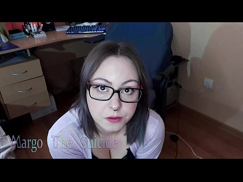 ❤️ Sexy meisje met bril zuigt Dildo diep op camera ❤️❌ Just porno at us ❌❤