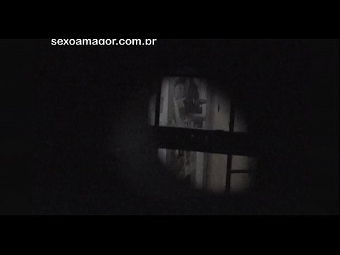 ❤️ Blondie wordt stiekem gefilmd door een voyeur uit de buurt, verstopt achter holle bakstenen ❤️❌ Just porno at us ❌❤