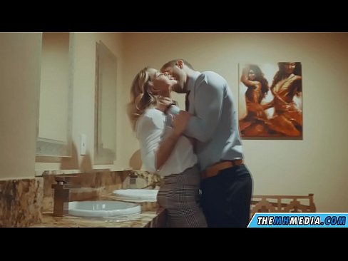 ❤️ Wanneer een rondborstige blondine je verleidt in een openbaar toilet ❤️❌ Just porno at us ❌❤